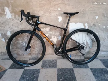 Tweedehands Giant Revolt Advanced 3 2024 2024 Road & Gravel — afbeelding 1 van 7