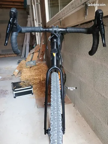 Tweedehands Giant Revolt Advanced 3 2024 2024 Road & Gravel — afbeelding 3 van 7