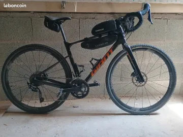 Tweedehands Giant Revolt Advanced 3 2024 2024 Road & Gravel — afbeelding 2 van 7