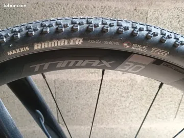 Tweedehands Giant Revolt Advanced 3 2024 2024 Road & Gravel — afbeelding 5 van 7