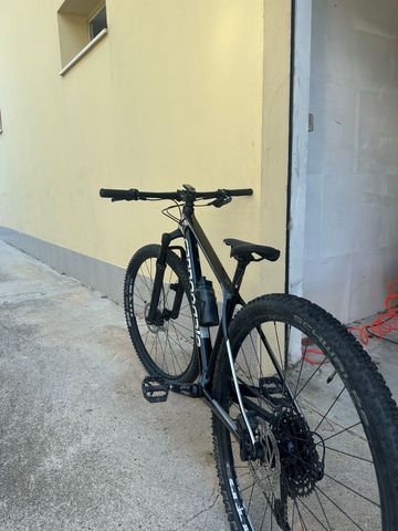 Cannondale F-Si Carbon 5 2019 2019 Mountainbike usato, Nero — immagine 2 di 6