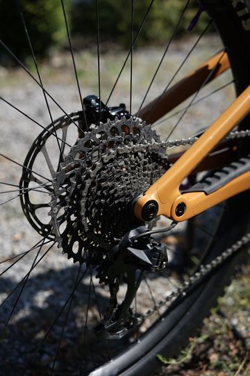 Used Canyon Torque 29 CF 7 2022 2022 Mountainbike, Orange, 29 — image 3 of 22