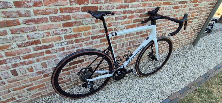 Gebrauchtes Cannondale SuperSix EVO Shimano 105 Di2 2024 Road & Gravel, Weiß — Bild 3 von 11