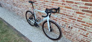 Gebrauchtes Cannondale SuperSix EVO Shimano 105 Di2 2024 Road & Gravel, Weiß — Bild 2 von 11