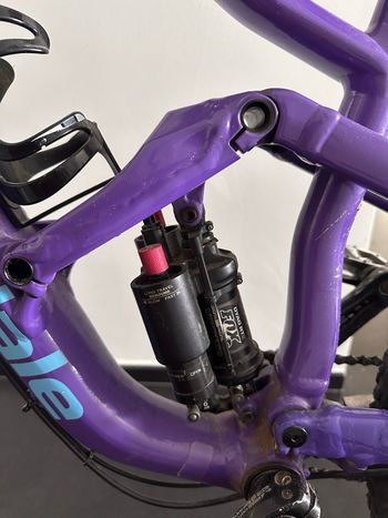 Cannondale Jekyll Shimano Deore 2018 Mountainbike usato, Viola — immagine 18 di 20