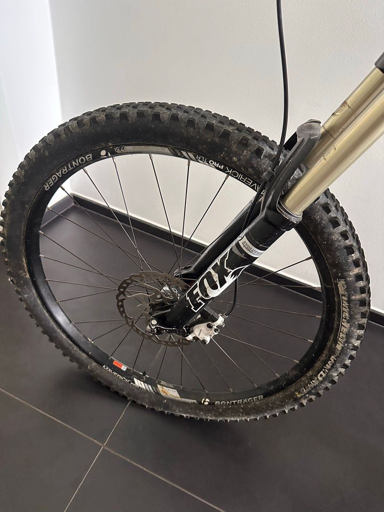 Cannondale Jekyll Shimano Deore 2018 Mountainbike usato, Viola — immagine 14 di 20