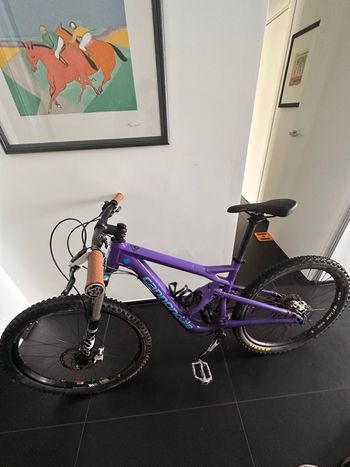 Cannondale Jekyll Shimano Deore 2018 Mountainbike usato, Viola — immagine 2 di 20