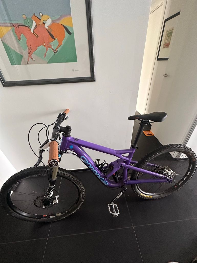 Cannondale Jekyll Shimano Deore 2018 Mountainbike usato, Viola — immagine 2 di 20