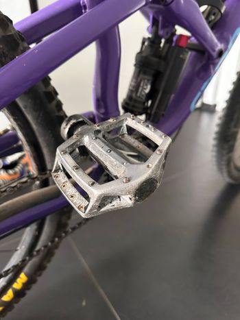 Cannondale Jekyll Shimano Deore 2018 Mountainbike usato, Viola — immagine 10 di 20