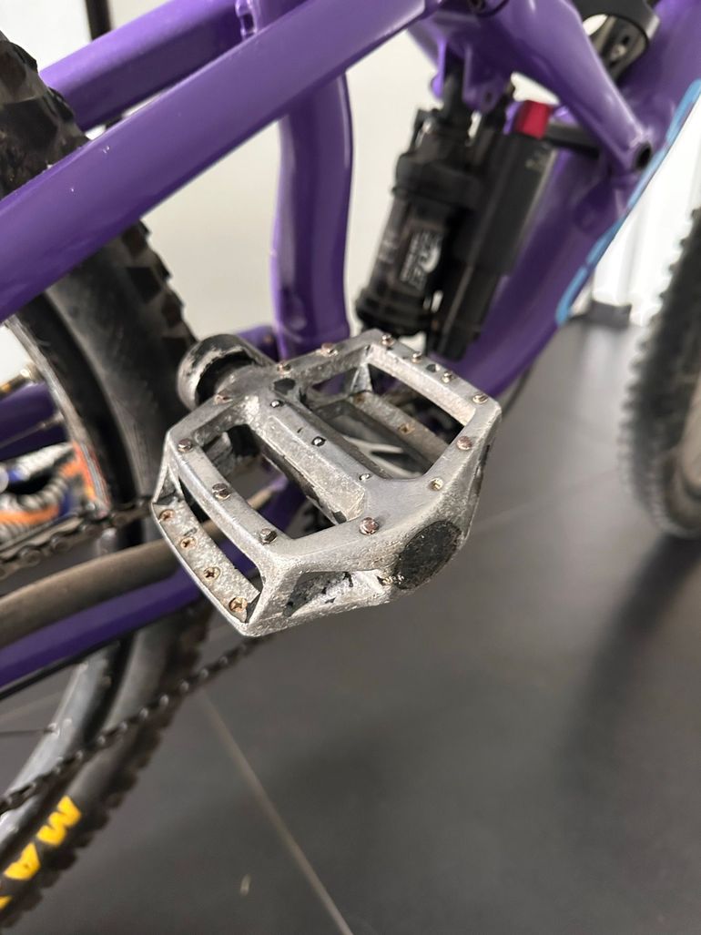 Cannondale Jekyll Shimano Deore 2018 Mountainbike usato, Viola — immagine 10 di 20
