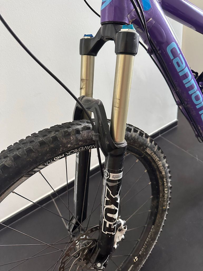Cannondale Jekyll Shimano Deore 2018 Mountainbike usato, Viola — immagine 19 di 20