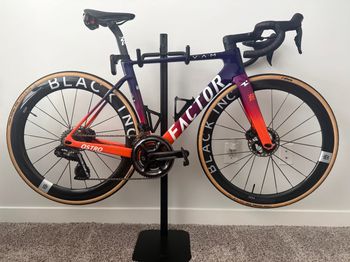 Used Factor Ostro Shimano Dura Ace Di2 2025 Road & Gravel