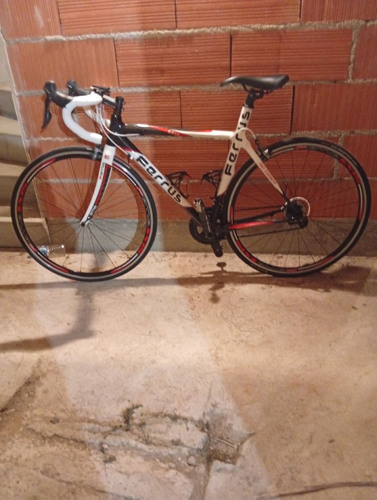 Käytetty Ferrus Custom Shimano Ultegra 2022 Road & Gravel — kuva 2 / 5