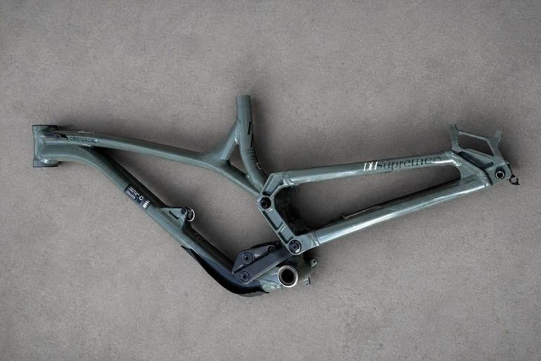 Brugt Commencal RACE KIT SUPREME Frameset 2022 Mountainbike — billede 2 af 3