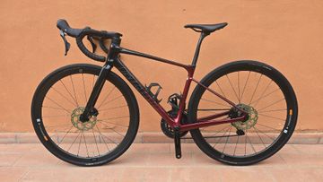 Giant Defy Advanced Pro 2 2024 2024 Road & Gravel d'occasion — image 2 sur 18