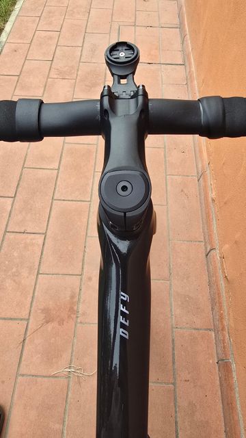 Giant Defy Advanced Pro 2 2024 2024 Road & Gravel d'occasion — image 14 sur 18