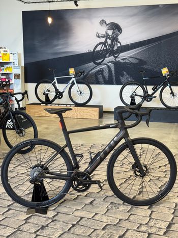 Używany BMC Teammachine 01 AMP ONE 2027 2027 Road & Gravel