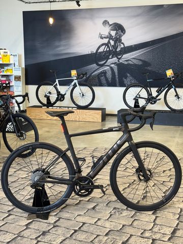 Używany BMC Teammachine 01 AMP ONE 2027 2027 Road & Gravel