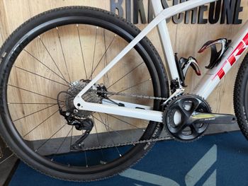 Trek Domane SL 5 2021 2021 Road & Gravel usato, Bianco — immagine 6 di 7