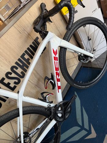 Trek Domane SL 5 2021 2021 Road & Gravel usato, Bianco — immagine 5 di 7