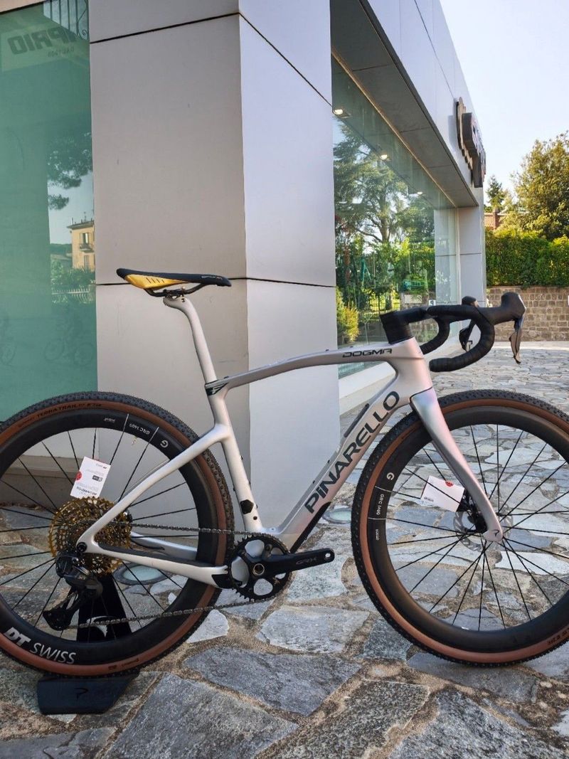 Käytetty Pinarello DOGMA GR SHIMANO DURA ACE DI2 2x12 2026 2026 Road & Gravel