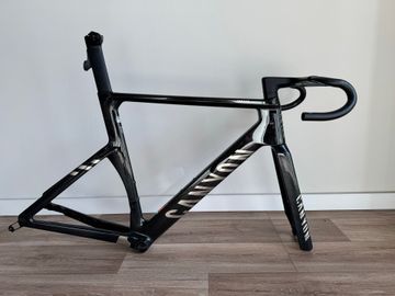 Used Canyon Aeroad CFR Di2 2025 Frameset 2025 Road & Gravel, Black — image 1 of 12