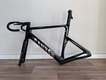 Used Canyon Aeroad CFR Di2 2025 Frameset 2025 Road & Gravel, Black — image 2 of 12