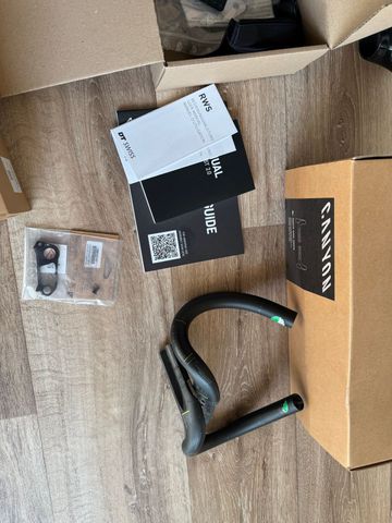 Used Canyon Aeroad CFR Di2 2025 Frameset 2025 Road & Gravel, Black — image 7 of 12