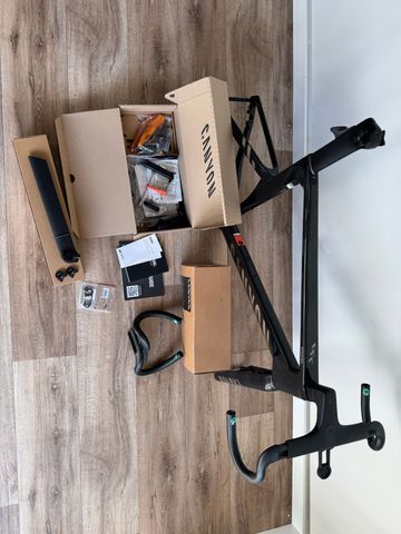 Used Canyon Aeroad CFR Di2 2025 Frameset 2025 Road & Gravel, Black — image 10 of 12