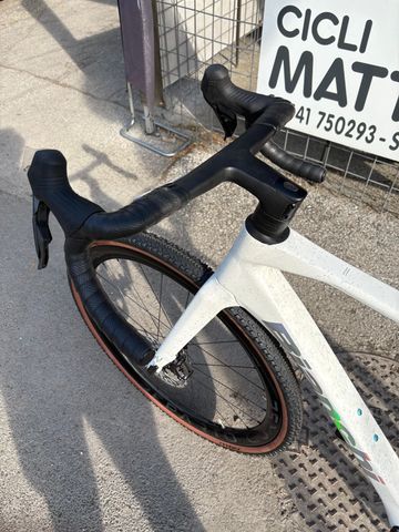Used Bianchi Impulso RC 2026 2026 Road & Gravel, White — image 7 of 9