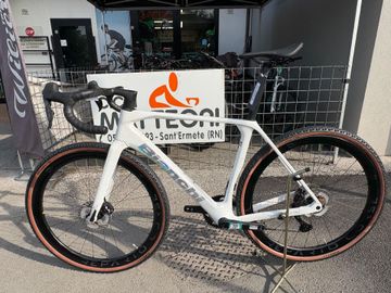 Used Bianchi Impulso RC 2026 2026 Road & Gravel, White — image 2 of 9