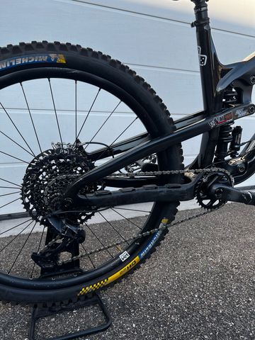 Used Propain Spindrift CF 27.5 Performance 2022 2022 Mountainbike, Black — image 3 of 7
