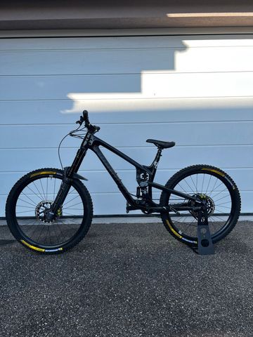 Used Propain Spindrift CF 27.5 Performance 2022 2022 Mountainbike, Black — image 1 of 7