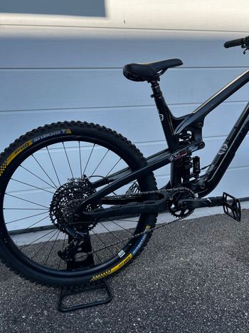 Propain Spindrift CF 27.5 Performance 2022 2022 Mountainbike usato, Nero — immagine 2 di 7