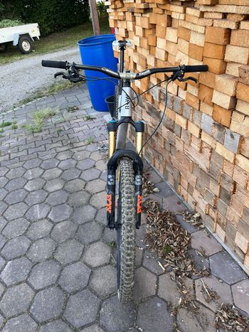 Used RAAW Madonna Shimano Deore XT 2023 Mountainbike, Light Gray — image 4 of 4