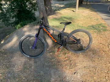 Kona Operator 2018 2018 Mountainbike de segunda mano, Negro — imagen 2 de 6
