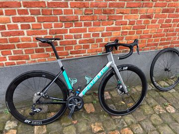 Używany Focus IZALCO MAX DISC 9.9 2021 Frameset 2021 Road & Gravel — zdjęcie 1 z 9