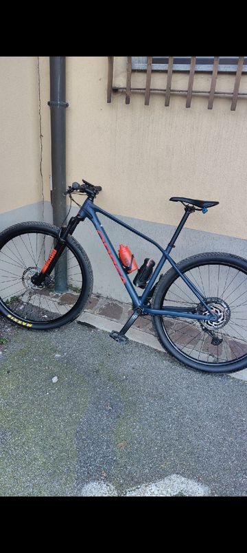 Orbea ALMA H20 2022 2022 Mountainbike usato, Blu — immagine 2 di 6