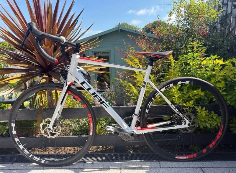 Tweedehands CUBE ATTAIN Pro Disc 2019 2019 Road & Gravel — afbeelding 1 van 5