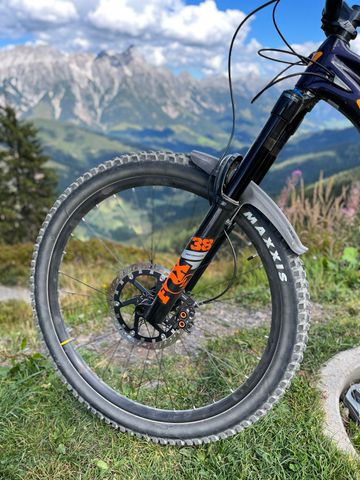 Używany Lapierre Spicy CF 6.9 2022 2022 Mountainbike — zdjęcie 2 z 4