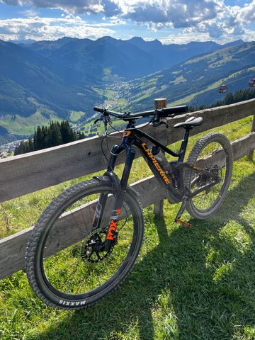 Używany Lapierre Spicy CF 6.9 2022 2022 Mountainbike — zdjęcie 3 z 4