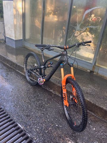 Używany Canyon Spectral CF 7.0 2020 2020 Mountainbike — zdjęcie 1 z 6