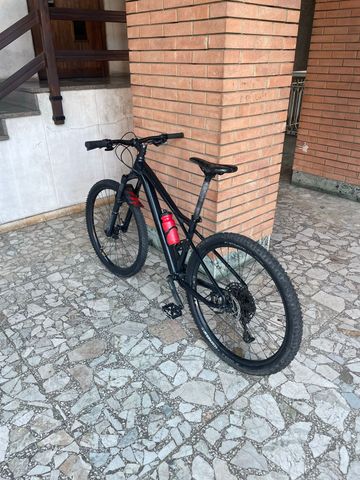 GT Avalanche Elite 2026 2026 Mountainbike de segunda mano, Negro — imagen 2 de 6