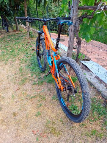 Tweedehands Giant Reign 27.5 1 2016 2016 Mountainbike — afbeelding 9 van 10