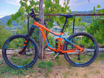 Tweedehands Giant Reign 27.5 1 2016 2016 Mountainbike — afbeelding 2 van 10