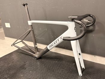 Scott Addict RC Pro 2025 Frameset 2025 Road & Gravel d'occasion — image 4 sur 12
