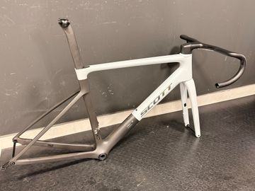 Used Scott Addict RC Pro 2025 Frameset 2025 Road & Gravel, White — image 3 of 12
