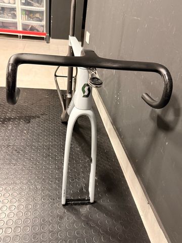 Used Scott Addict RC Pro 2025 Frameset 2025 Road & Gravel, White — image 5 of 12