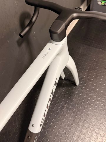 Used Scott Addict RC Pro 2025 Frameset 2025 Road & Gravel, White — image 7 of 12