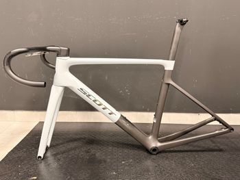 Scott Addict RC Pro 2025 Frameset 2025 Road & Gravel d'occasion — image 8 sur 12